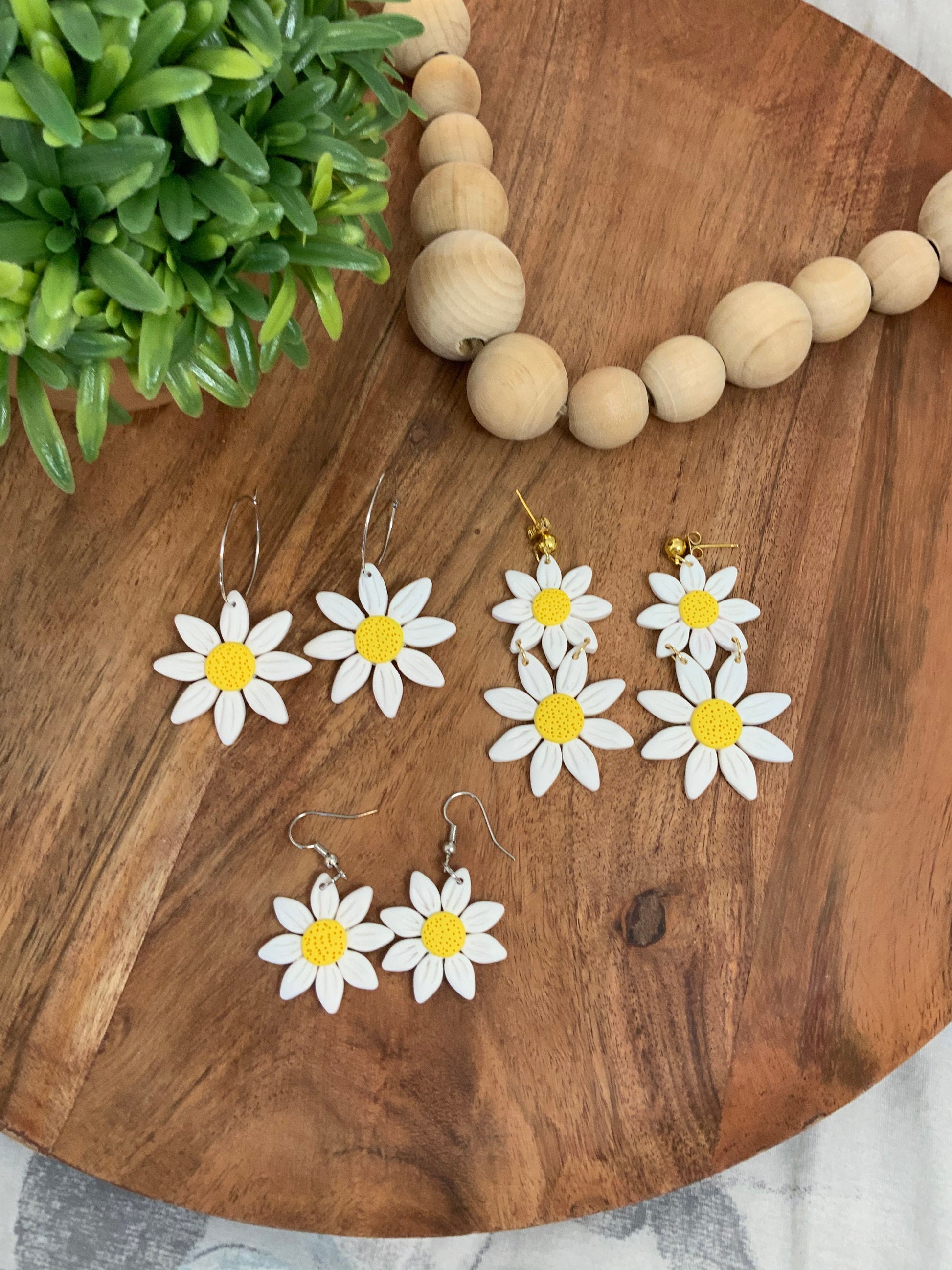 Daisy Polymer Clay Earrings, Daisy Earrings, Spring earrings, Sunflowers, Handmade, Lightweight, Modern Earrings